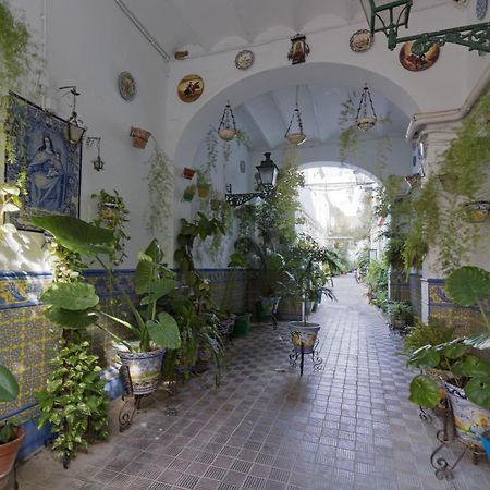 Castilla Triana Courtyard By Valcambre Sevilla Exteriör bild