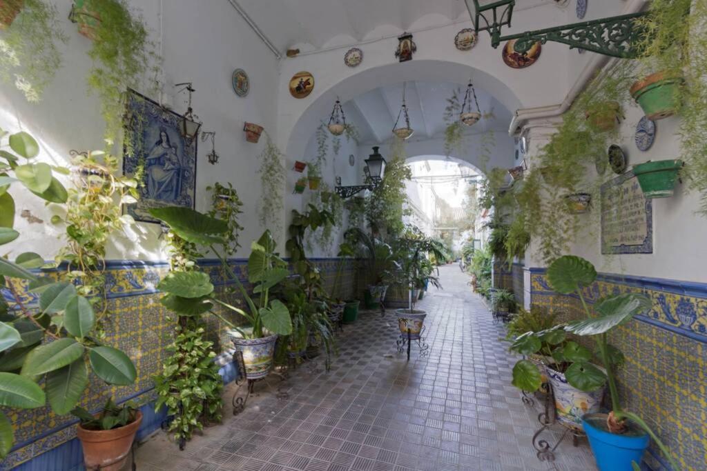 Castilla Triana Courtyard By Valcambre Sevilla Exteriör bild