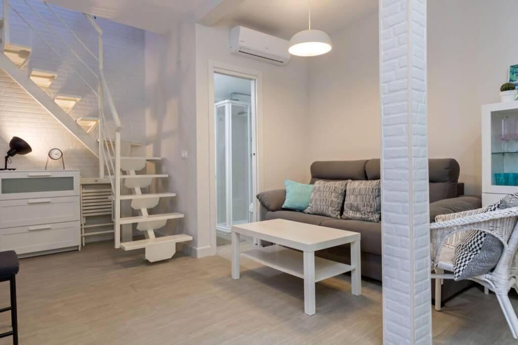 Castilla Triana Courtyard By Valcambre Sevilla Exteriör bild